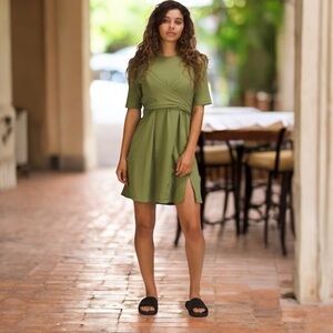 NWT Lululemon Cotton Wrap-Front T-Shirt Dress
Bronze Green size 2